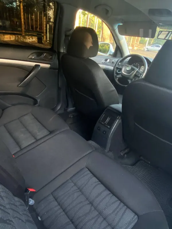 Продаётся skoda octavia a5 fl2 (2011 г. , 1.8 dsg-7) в отличном состоянии!
Машина ухоженная, вложений не требует — сел и поехал.
Комфортный и надежный автомобиль с богатой комплектацией: круиз-контроль, двухзонный климат, датчики света и дождя, подогрев всех сидений, парктроники, заводская мультимедиа с bluetooth и aux.
Стильный внешний вид дополняют 17" оригинальные диски audi.
Все документы в полном порядке.
💰 Цена: 750 000 руб.
📞 +7 949 315-27-97
📲 Tg: @partizan_613
📞 +7(949)3152797
📲 Tg: @partizan_613
📞 Звоните: +7(949)3152797 - фотография - 6