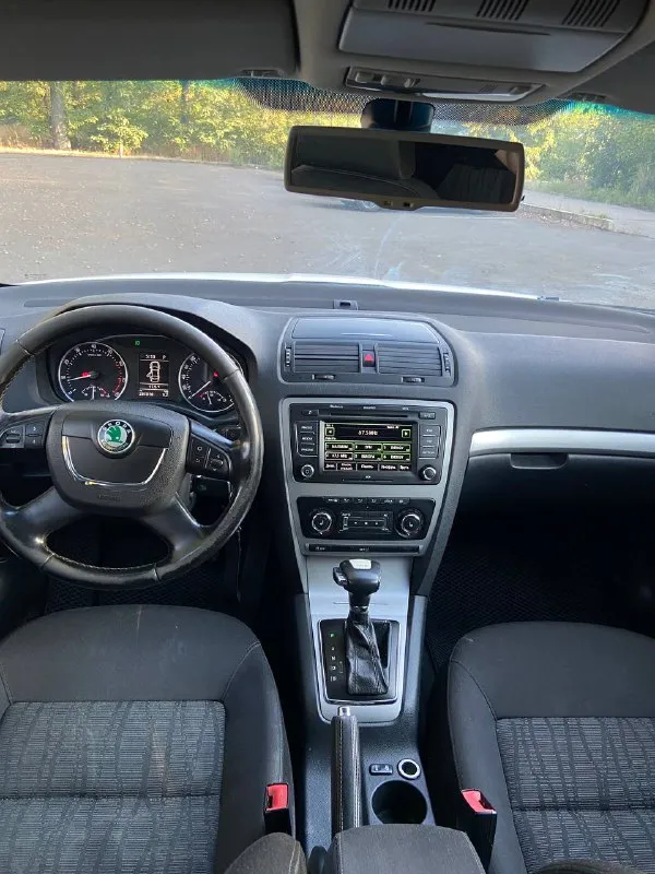 Продаётся skoda octavia a5 fl2 (2011 г. , 1.8 dsg-7) в отличном состоянии!
Машина ухоженная, вложений не требует — сел и поехал.
Комфортный и надежный автомобиль с богатой комплектацией: круиз-контроль, двухзонный климат, датчики света и дождя, подогрев всех сидений, парктроники, заводская мультимедиа с bluetooth и aux.
Стильный внешний вид дополняют 17" оригинальные диски audi.
Все документы в полном порядке.
💰 Цена: 750 000 руб.
📞 +7 949 315-27-97
📲 Tg: @partizan_613
📞 +7(949)3152797
📲 Tg: @partizan_613
📞 Звоните: +7(949)3152797 - фотография - 7