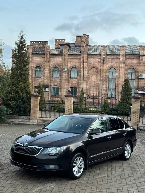 Skoda superb рест.2013
Цена из за срочности 999.000 🎁торг(кредит, обмен дороже)
(По факту не одного осмотра не было, одни звонки)
Объем 1,8 tsi
Пробег: 182.000.км
, Коробка без каких либо проблем
Едет очень бодро, никаких посторонних звуков
Салон живой, после полной хим чистки.
Все работает, горит!
2 Комплекта резины, автозапуск.
Двухзонный климат. Подогрев всех сидений, обогрев лобового стекла, боковых, заднего.
Адаптивный ксенон, датчик дождя, света, круиз контроль, парктроник.
Документы в полном порядке
Никаких штрафов, запретов.
Можно сразу оформиться в мрэо.
+79496438443
Макеевка
📲 Tg: @perekup_9999
📞 Звоните: +7(949)6438443 - фотография - 1