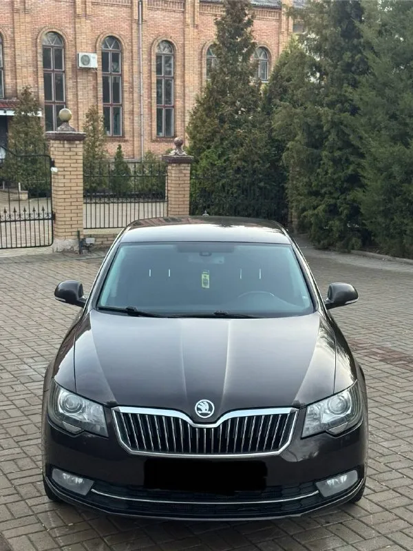 Skoda superb рест.2013
Цена из за срочности 999.000 🎁торг(кредит, обмен дороже)
(По факту не одного осмотра не было, одни звонки)
Объем 1,8 tsi
Пробег: 182.000.км
, Коробка без каких либо проблем
Едет очень бодро, никаких посторонних звуков
Салон живой, после полной хим чистки.
Все работает, горит!
2 Комплекта резины, автозапуск.
Двухзонный климат. Подогрев всех сидений, обогрев лобового стекла, боковых, заднего.
Адаптивный ксенон, датчик дождя, света, круиз контроль, парктроник.
Документы в полном порядке
Никаких штрафов, запретов.
Можно сразу оформиться в мрэо.
+79496438443
Макеевка
📲 Tg: @perekup_9999
📞 Звоните: +7(949)6438443 - фотография - 2