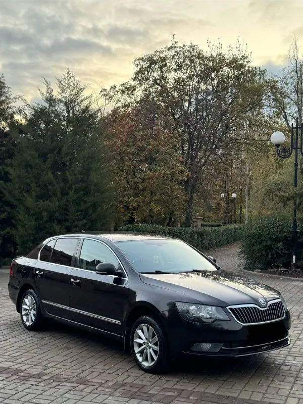 Skoda superb рест.2013
Цена из за срочности 999.000 🎁торг(кредит, обмен дороже)
(По факту не одного осмотра не было, одни звонки)
Объем 1,8 tsi
Пробег: 182.000.км
, Коробка без каких либо проблем
Едет очень бодро, никаких посторонних звуков
Салон живой, после полной хим чистки.
Все работает, горит!
2 Комплекта резины, автозапуск.
Двухзонный климат. Подогрев всех сидений, обогрев лобового стекла, боковых, заднего.
Адаптивный ксенон, датчик дождя, света, круиз контроль, парктроник.
Документы в полном порядке
Никаких штрафов, запретов.
Можно сразу оформиться в мрэо.
+79496438443
Макеевка
📲 Tg: @perekup_9999
📞 Звоните: +7(949)6438443 - фотография - 3