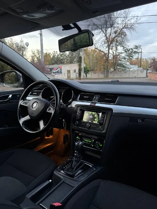 Skoda superb рест.2013
Цена из за срочности 999.000 🎁торг(кредит, обмен дороже)
(По факту не одного осмотра не было, одни звонки)
Объем 1,8 tsi
Пробег: 182.000.км
, Коробка без каких либо проблем
Едет очень бодро, никаких посторонних звуков
Салон живой, после полной хим чистки.
Все работает, горит!
2 Комплекта резины, автозапуск.
Двухзонный климат. Подогрев всех сидений, обогрев лобового стекла, боковых, заднего.
Адаптивный ксенон, датчик дождя, света, круиз контроль, парктроник.
Документы в полном порядке
Никаких штрафов, запретов.
Можно сразу оформиться в мрэо.
+79496438443
Макеевка
📲 Tg: @perekup_9999
📞 Звоните: +7(949)6438443 - фотография - 8