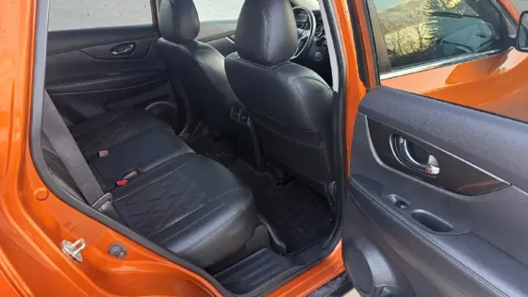Nissan x-trail в актуальном рестайлинговом исполнения. Это не просто автомобиль, а надежный партнер для города и путешествий, оснащенный по максимуму.
Электропривод багажника
Система бесключевого доступа
Осмотр: г. Луганск
Техническая информация:
* Год выпуска: 2019 (рестайлинг)
* Пробег: 94 000 км ( преимущественно по трассе)
* Двигатель: 2.0 л (бензин)
* Коробка передач: вариатор x-tronic (cvt)
* Привод: передний
* Владельцев по птс: 4
* Состояние: идеальное, без вложений для нового владельца
1 980,000Р. 9591618010
📞 Звоните: +7(959)1618010 - фотография - 4