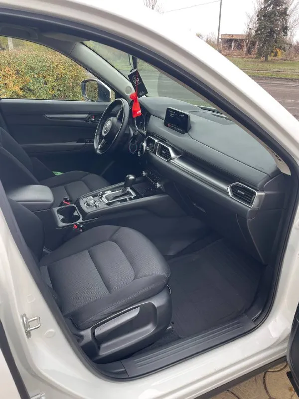 Mazda cx-5 2020 год выпуска, пробег 93 тысячи машина объем двигателя 2 л официальная, покупалась в офф дилере, не пригнанная, европа сборка, полная комплектация, состояние отличное, вложений никаких не требует, без единого подкраса 100 процентов, два комплекта резины зима лето для более подробной информации звонить по номеру - +79495180296 - цена 2🍋450 или обмен

📞 +7(949)5180296 - фотография - 7