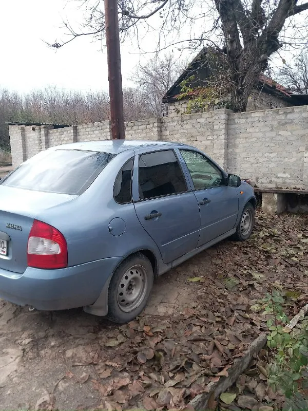 Продам ваз калина седан 2007 года, 1.6,8 кл. Центральный замок, стекло подъёмники. Машина целая, пороги, днища. По кузову есть нюансы, ну сколы. По электричества все работают. По ходовой части все нормально не гремит и не стучит. Зимняя резина в подарок. Пробег 161090 км. Цена 300000 руб. Торг у капота. +79493747845
📞 Звоните: +7(949)3747845 - фотография - 4