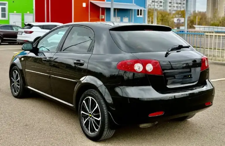 Chevrolet lacceti 2008 эксплуатации, выпус 2007 28 декабря! 1.6 бензин механика, автомобиль в отличном состоянии без вложений! Без рыжиков без гнили пороги дно в отличном состоянии! Салон чист ухоженный! Без дтп! Крашено 2 элемента вторичный окрас косметика! Два комплекта ключей два комплекта резины зима лета! Авто сел и поехал масложора нету! Птс оригинальный! Юридически кристально зеленая чистая! Осмотр город донецк! Срочно все вопросы по телефону звонить в любое время! Цена 520 тыс руб! +7949-401-03-58
📞 Звоните: +7(949)4010358 - фотография - 4
