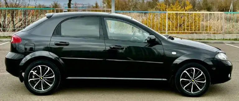 Chevrolet lacceti 2008 эксплуатации, выпус 2007 28 декабря! 1.6 бензин механика, автомобиль в отличном состоянии без вложений! Без рыжиков без гнили пороги дно в отличном состоянии! Салон чист ухоженный! Без дтп! Крашено 2 элемента вторичный окрас косметика! Два комплекта ключей два комплекта резины зима лета! Авто сел и поехал масложора нету! Птс оригинальный! Юридически кристально зеленая чистая! Осмотр город донецк! Срочно все вопросы по телефону звонить в любое время! Цена 520 тыс руб! +7949-401-03-58
📞 Звоните: +7(949)4010358 - фотография - 5
