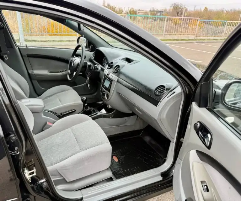 Chevrolet lacceti 2008 эксплуатации, выпус 2007 28 декабря! 1.6 бензин механика, автомобиль в отличном состоянии без вложений! Без рыжиков без гнили пороги дно в отличном состоянии! Салон чист ухоженный! Без дтп! Крашено 2 элемента вторичный окрас косметика! Два комплекта ключей два комплекта резины зима лета! Авто сел и поехал масложора нету! Птс оригинальный! Юридически кристально зеленая чистая! Осмотр город донецк! Срочно все вопросы по телефону звонить в любое время! Цена 520 тыс руб! +7949-401-03-58
📞 Звоните: +7(949)4010358 - фотография - 7