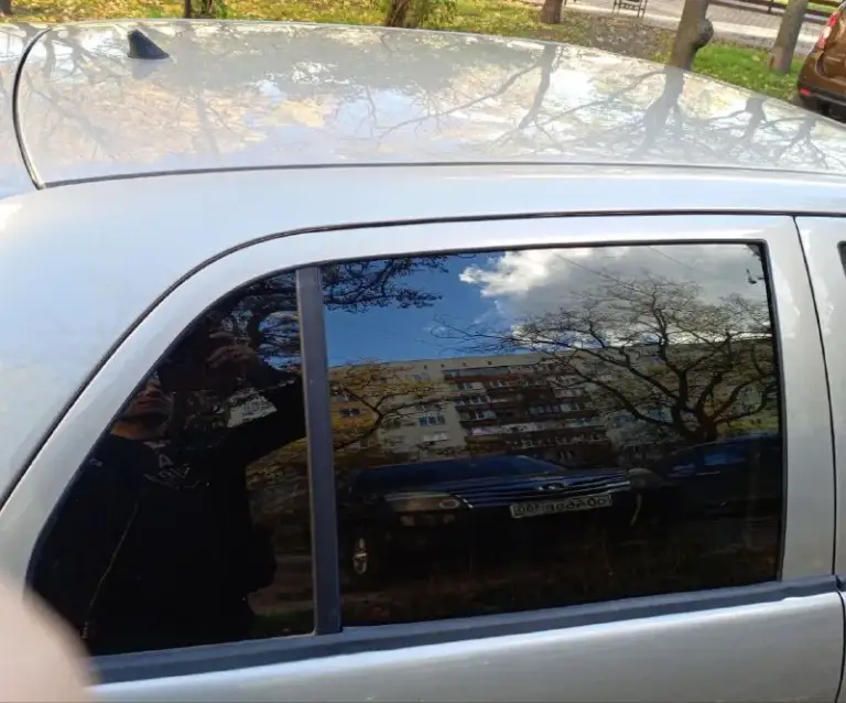 Продам skoda fabia ( skoda фабия)   2006 г. 1,2 бензин. Диски литые r 14 на хорошей зимней резине. Мкпп-5. Кондиционер, гур, airbag, abs, epc, цз, подогрев зеркал, подогрев сидений, магнитола jvc,   электростеклоподъемники.
‎Салон, дверные карты, потолок в отличном состоянии.
‎410Тыс, торг. Переоформление
‎+79490358521
📲 Tg: николай
📞 Звоните: +7(949)0358521 - фотография - 3