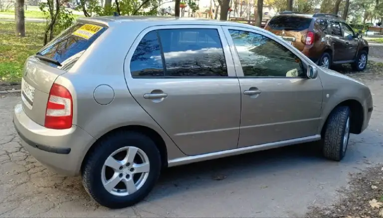 Продам skoda fabia ( skoda фабия)   2006 г. 1,2 бензин. Диски литые r 14 на хорошей зимней резине. Мкпп-5. Кондиционер, гур, airbag, abs, epc, цз, подогрев зеркал, подогрев сидений, магнитола jvc,   электростеклоподъемники.
‎Салон, дверные карты, потолок в отличном состоянии.
‎410Тыс, торг. Переоформление
‎+79490358521
📲 Tg: николай
📞 Звоните: +7(949)0358521 - фотография - 7