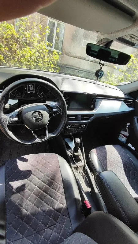 Skoda rapid 2021 цена, ₽: 1800000 пробег, км: 49 000 количество дверей: 5 поколение: ii (2019—2025) тип двигателя: бензин привод: передний мощность, л. С. : 90 модификация: 1.6 mpi mt (90 л. С. ) комплектация: style руль: левый состояние: не битый птс: электронный владельцев по птс: 1 салон * кожаный руль цвет салона * тёмный обогрев: * передних сидений * задних сидений * зеркал * руля * подогрев заднего и лобового стекла электростеклоподъемники * передние и задние помощь при вождении * датчик дождя * датчик света * парктроник задний * камера заднего вида * круиз-контроль * бортовой компьютер противоугонная система * сигнализация * центральный замок * без ключевой доступ * кнопка start/stop активная безопасность * антиблокировка тормозов * антипробуксовка * экстренное торможение фары * заводские светодиодные линзованые * противотуманный автомобиль частично в броне пленке, есть зимняя резина, заводская тонировка и защита двигателя, оригинальные родные коврики салона и бага
📞 Звоните: +7(949)4102312 - фотография - 6