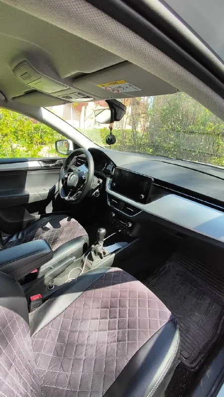 Skoda rapid 2021 цена, ₽: 1800000 пробег, км: 49 000 количество дверей: 5 поколение: ii (2019—2025) тип двигателя: бензин привод: передний мощность, л. С. : 90 модификация: 1.6 mpi mt (90 л. С. ) комплектация: style руль: левый состояние: не битый птс: электронный владельцев по птс: 1 салон * кожаный руль цвет салона * тёмный обогрев: * передних сидений * задних сидений * зеркал * руля * подогрев заднего и лобового стекла электростеклоподъемники * передние и задние помощь при вождении * датчик дождя * датчик света * парктроник задний * камера заднего вида * круиз-контроль * бортовой компьютер противоугонная система * сигнализация * центральный замок * без ключевой доступ * кнопка start/stop активная безопасность * антиблокировка тормозов * антипробуксовка * экстренное торможение фары * заводские светодиодные линзованые * противотуманный автомобиль частично в броне пленке, есть зимняя резина, заводская тонировка и защита двигателя, оригинальные родные коврики салона и бага
📞 Звоните: +7(949)4102312 - фотография - 7
