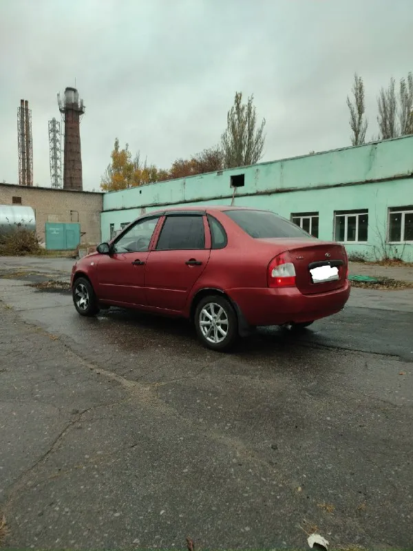 В продаже! Ваз kalina 2008 года выпуска, в достойном состоянии, сварки покраски не требует, двигатель 1.6 8 v. Не дымит не троит литает хорошо 👍 коробка не выбивает не хрустит включается мягко, подвеска на твёрдую 4, документы в порядке любой вид оформления, электрика полностью исправна, авто 🚘 каждый день на ходу для тех кто ищет машину для личного пользования это подходящий вариант, есть всё для комфортной езды, электро усилитель руля, абс, обогрев зеркал и стёкл, 2 электро стеклоподъёмника, подогрев сидений, установлены титановые диски на 14r, резина с перейди зимка с зади всесезонка, простенькая музыка, место осмотра г. Макеевка, цена 💸 195 т. Р+ торг, звонить по 📱+79494401837.
📞 Звоните: +7(949)4401837 - фотография - 4