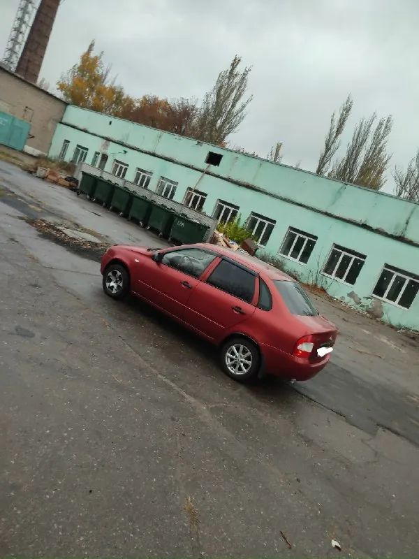 В продаже! Ваз kalina 2008 года выпуска, в достойном состоянии, сварки покраски не требует, двигатель 1.6 8 v. Не дымит не троит литает хорошо 👍 коробка не выбивает не хрустит включается мягко, подвеска на твёрдую 4, документы в порядке любой вид оформления, электрика полностью исправна, авто 🚘 каждый день на ходу для тех кто ищет машину для личного пользования это подходящий вариант, есть всё для комфортной езды, электро усилитель руля, абс, обогрев зеркал и стёкл, 2 электро стеклоподъёмника, подогрев сидений, установлены титановые диски на 14r, резина с перейди зимка с зади всесезонка, простенькая музыка, место осмотра г. Макеевка, цена 💸 195 т. Р+ торг, звонить по 📱+79494401837.
📞 Звоните: +7(949)4401837 - фотография - 5