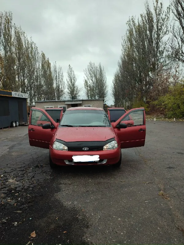 В продаже! Ваз kalina 2008 года выпуска, в достойном состоянии, сварки покраски не требует, двигатель 1.6 8 v. Не дымит не троит литает хорошо 👍 коробка не выбивает не хрустит включается мягко, подвеска на твёрдую 4, документы в порядке любой вид оформления, электрика полностью исправна, авто 🚘 каждый день на ходу для тех кто ищет машину для личного пользования это подходящий вариант, есть всё для комфортной езды, электро усилитель руля, абс, обогрев зеркал и стёкл, 2 электро стеклоподъёмника, подогрев сидений, установлены титановые диски на 14r, резина с перейди зимка с зади всесезонка, простенькая музыка, место осмотра г. Макеевка, цена 💸 195 т. Р+ торг, звонить по 📱+79494401837.
📞 Звоните: +7(949)4401837 - фотография - 6
