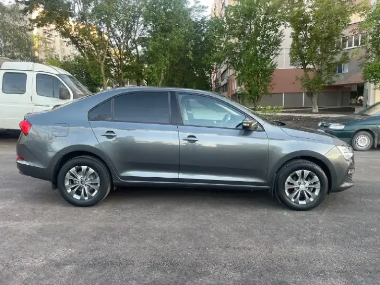 Продам skoda rapid 1.6 механика 2021г.   23 000 пробег с салона в одних руках сервисная книжка со всеми то! Все обслужено вложений не требует.   Круиз контроль, датчик дождя, мультимедиа car play. В машине все есть для ежедневной комфортной эксплуатации. Цена 1 450 000
Тел. +7949 716 88 75
📲 Tg: александр владимирович
📞 Звоните: +7(949)7168875 - фотография - 6