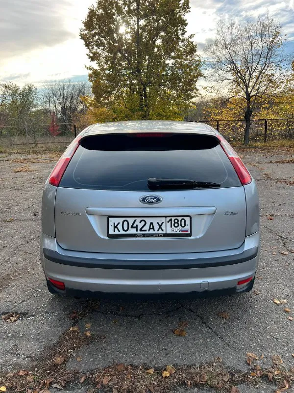 Продам ford focus 2
2005 Год
Объем 1,6 газ/бензин
Пробег 266000 км.
Машина в хорошем техническом состоянии.
Ходовая часть вся перебрана, едет сбито.
Салон велюровый, чистый и ухоженный.
Установлено и вписано фирмы brc(италия).
Подушки все целые.
Установлены лед-дампы в ближний/дальний свет, светят превосходно.
Машина на летней новой резине, зимнюю отдам в компекте.
Комплектация:
Мультируль;
Круиз контроль;
Двух-зонный климат контроль;
Подогрев лобового, заднего стекла и зеркал;
Датчик дождя;
Abs, esp;
Подогрев сидений;
4 Эсп с доводчиками стекол;
Музыка sony, играет очень достойно;
Bluetooth, cd;
Зеркало заднего вида с автозатемнением;
Цена 610000р. Торг у капота.
+79497305406
📞 Звоните: +7(949)7305406 - фотография - 3