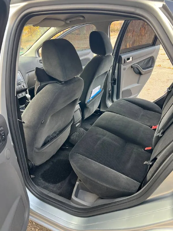 Продам ford focus 2
2005 Год
Объем 1,6 газ/бензин
Пробег 266000 км.
Машина в хорошем техническом состоянии.
Ходовая часть вся перебрана, едет сбито.
Салон велюровый, чистый и ухоженный.
Установлено и вписано фирмы brc(италия).
Подушки все целые.
Установлены лед-дампы в ближний/дальний свет, светят превосходно.
Машина на летней новой резине, зимнюю отдам в компекте.
Комплектация:
Мультируль;
Круиз контроль;
Двух-зонный климат контроль;
Подогрев лобового, заднего стекла и зеркал;
Датчик дождя;
Abs, esp;
Подогрев сидений;
4 Эсп с доводчиками стекол;
Музыка sony, играет очень достойно;
Bluetooth, cd;
Зеркало заднего вида с автозатемнением;
Цена 610000р. Торг у капота.
+79497305406
📞 Звоните: +7(949)7305406 - фотография - 7