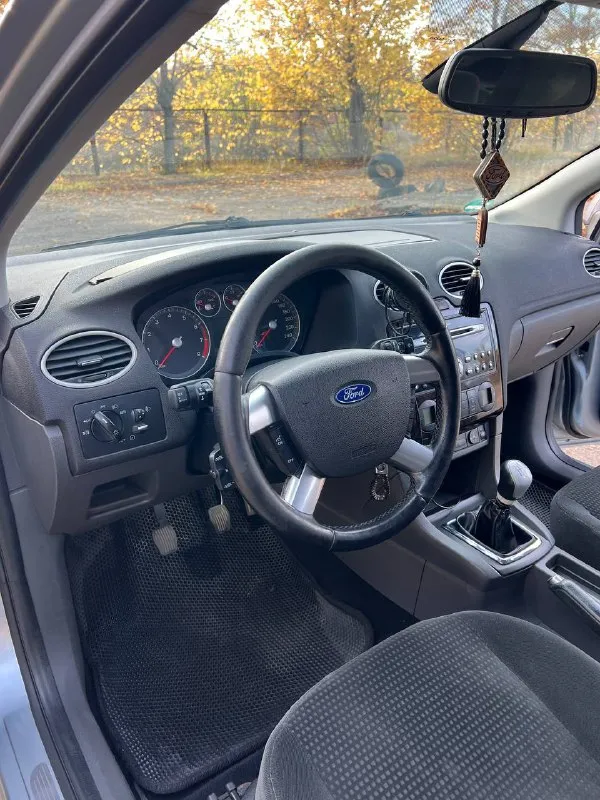 Продам ford focus 2
2005 Год
Объем 1,6 газ/бензин
Пробег 266000 км.
Машина в хорошем техническом состоянии.
Ходовая часть вся перебрана, едет сбито.
Салон велюровый, чистый и ухоженный.
Установлено и вписано фирмы brc(италия).
Подушки все целые.
Установлены лед-дампы в ближний/дальний свет, светят превосходно.
Машина на летней новой резине, зимнюю отдам в компекте.
Комплектация:
Мультируль;
Круиз контроль;
Двух-зонный климат контроль;
Подогрев лобового, заднего стекла и зеркал;
Датчик дождя;
Abs, esp;
Подогрев сидений;
4 Эсп с доводчиками стекол;
Музыка sony, играет очень достойно;
Bluetooth, cd;
Зеркало заднего вида с автозатемнением;
Цена 610000р. Торг у капота.
+79497305406
📞 Звоните: +7(949)7305406 - фотография - 8