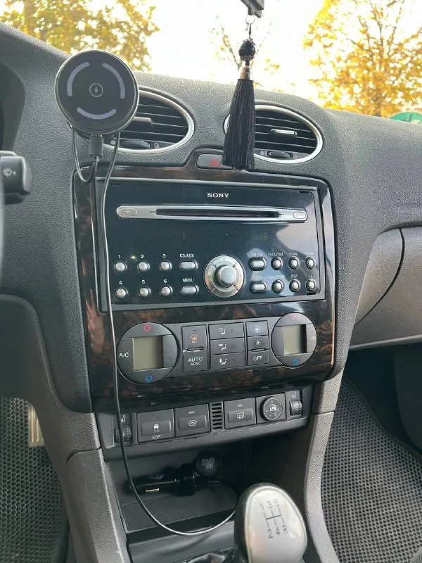 Продам ford focus 2
2005 Год
Объем 1,6 газ/бензин
Пробег 266000 км.
Машина в хорошем техническом состоянии.
Ходовая часть вся перебрана, едет сбито.
Салон велюровый, чистый и ухоженный.
Установлено и вписано фирмы brc(италия).
Подушки все целые.
Установлены лед-дампы в ближний/дальний свет, светят превосходно.
Машина на летней новой резине, зимнюю отдам в компекте.
Комплектация:
Мультируль;
Круиз контроль;
Двух-зонный климат контроль;
Подогрев лобового, заднего стекла и зеркал;
Датчик дождя;
Abs, esp;
Подогрев сидений;
4 Эсп с доводчиками стекол;
Музыка sony, играет очень достойно;
Bluetooth, cd;
Зеркало заднего вида с автозатемнением;
Цена 610000р. Торг у капота.
+79497305406
📞 Звоните: +7(949)7305406 - фотография - 9
