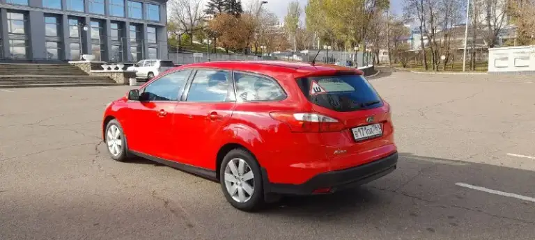 Продам ford focus 3, 2014г. В. , родной пробег 215т. Км. , двигатель 1.6.

Техническая часть автомобиля и кузов на отлично. Двигатель работает ровно, не тарахтит. Коробка без нареканий.
Просторный салон-трансформер. Задние сиденья складываются в ровный пол.

Стёкла все родные.

Комплектация: кондиционер, эл. Зеркала с подогревом, подогрев сидений, лобовое с подогревом, усилитель руля, передние эл. Стеклоподъемники, abs, помощь на подъёме и т. Д. Все системы автомобиля работают исправно, никаких нареканий нет.

По документам без всяких запретов и ограничений. Ежедневно за рулем.

Цена - 740000р. Торг возле автомобиля. Обмен не интересует.

Г. Донецк
+79494849002 - фотография - 3