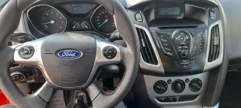 Продам ford focus 3, 2014г. В. , родной пробег 215т. Км. , двигатель 1.6.

Техническая часть автомобиля и кузов на отлично. Двигатель работает ровно, не тарахтит. Коробка без нареканий.
Просторный салон-трансформер. Задние сиденья складываются в ровный пол.

Стёкла все родные.

Комплектация: кондиционер, эл. Зеркала с подогревом, подогрев сидений, лобовое с подогревом, усилитель руля, передние эл. Стеклоподъемники, abs, помощь на подъёме и т. Д. Все системы автомобиля работают исправно, никаких нареканий нет.

По документам без всяких запретов и ограничений. Ежедневно за рулем.

Цена - 740000р. Торг возле автомобиля. Обмен не интересует.

Г. Донецк
+79494849002 - фотография - 7
