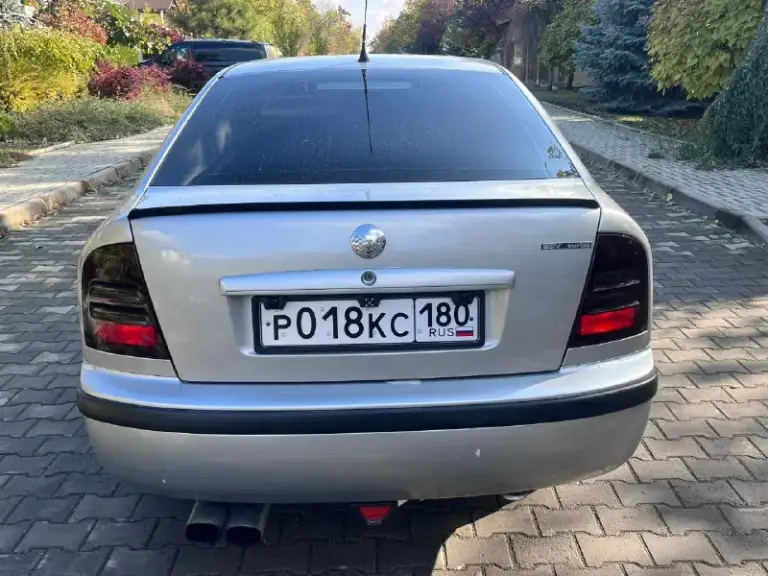 Продам skoda tur 1.8 турбо в отличном состоянии без каких либо вложений автомобиль всегда обслуживал с душой достойная музыка масло всегда матюль синтетика алькантара потолок звёздное небо машина делалась для души едит достойно без дисков дешевле зимняя резина в комплекте цена 550т руб торг г донецк +79495238838 - фотография - 6