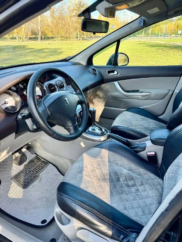 🦁 Peugeot 308
💰Цена: 410 000р
🏢Город: мариуполь
📅Год выпуска: 2008
🧾Пробег: 229 132 км.
⚙️Двигатель: 1.6
⛽Топливо: бензин
⚙️Кпп: автомат
📞 Телефон:
+7-949-727-41-51
+7-949-551-91-52
+7-989-263-55-56
💾 Описание:
👌 Городской хэтчбек идеально подойдёт на каждый день начинающему водителю. Надежный двигатель без расхода масла в паре с классическим автоматом. Кузов крепкий, не гнилой.
✅ Двигатель и акпп контрактные с минимальным пробегом, турбина новая.
✅ Двухзонный климат контроль морозит шикарно, коробка автомат переключает идеально, подушки безопасности, полный электропакет, гур, abs, центральный замок, подогрев сидений, android магнитола с камерой заднего вида, оригинальные литые диски на новой резине.
Улица шевченко 2️⃣6️⃣9️⃣ - фотография - 9