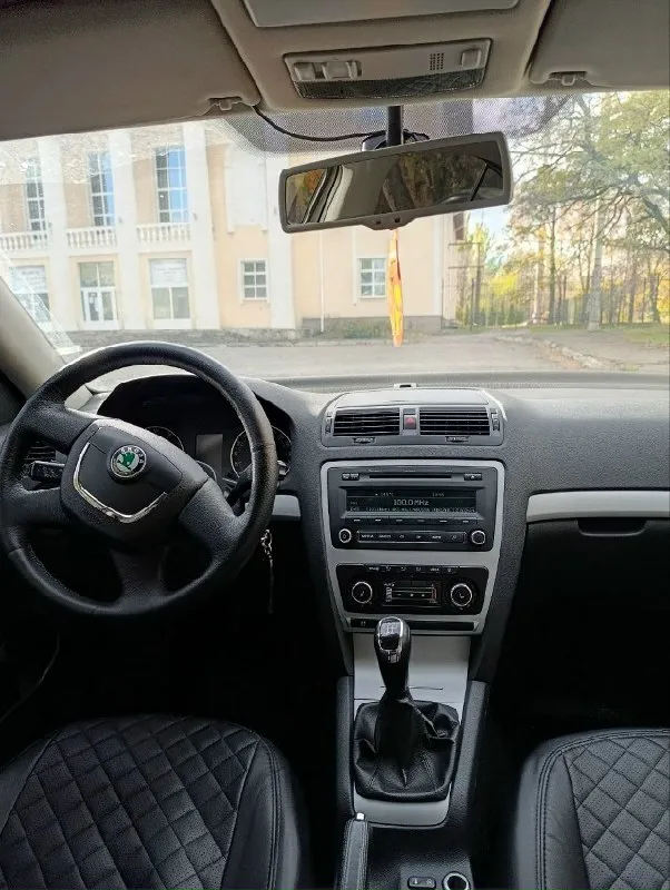 Skoda октавия а5, 2010 год, лифтбек, от хозяина, в хорошем техническом состоянии, абсолютно все работает, каждая кнопка, бережная эксплуатация. Мотор 1.6, механическая коробка передач. Комплектация: все стеклоподъёмники, климат, круиз- контроль, датчики, света и дождя, подогрев сидений, задний парктроник. Все вопросы и подробности по телефону. Все покажу и расскажу, знаю по машине все. Вложений не требует, сел и катайся. Любой вид оформления. Хочу 780к, торг никто не отменял. Осмотр в донецке, буденновский район. +7949 3736296, +7949 5278193
📞 Звоните: +7(949)3736296 - фотография - 5