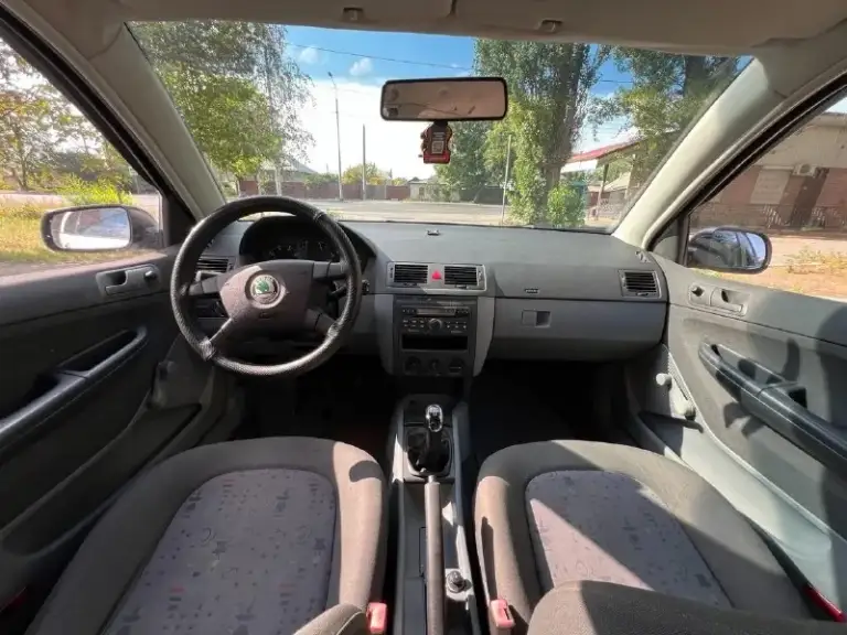 Продам
Skoda fabia combi
2004 Года рождения)
1.4 16Кл (расход бензина около 6л)
Мкпп 5ст, не хрустит, не выбивает
Простенькая комплектация:
2 Ключа
Установлен хороший свет
Кондиционер (работает)
Центральный замок
4 Весла
Обогрев заднего стекла
Абс/аср
❗️Машина вся в родной краске, кроме 1 двери
❗️1 Хозяин, машина пригонялась с европы сразу в лнр, не гнилая, реагентов не видела
Хорошее состояние как по кузову так и технически
Много чего было поменяно, машина обслужена
❗️На проставках для увеличения клиренса + 15 диски на 65 профиле резины, по высоте как паркетник
❗️Установлен фаркоп (вписан в документы)
Так же отдельно есть комплект зимней резины на штамповках
❗️❗️Вобщем если нужна достаточно вместительная, надежная машина с небольшим расходом топлива, это ваш вариант ❗️❗️
Территориально алчевск/перевальск
+7-959-182-76-12 Александр
Цена - 450.000р - торг
📞 Звоните: +7(959)1827612 - фотография - 7