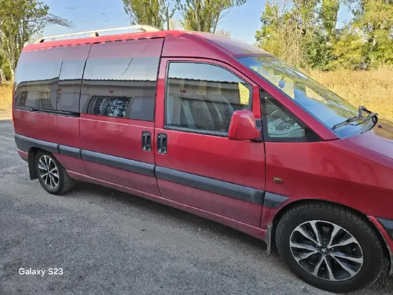 Доброго дня!
Продаю своего помощника и трудягу.
Peugeot expert, 2004г. В. , 2.0 hdi, 450к пробега. Цена - 700 000 руб.
Авто в идеальном техническом состоянии (несмотря на возраст и пробег). Кондей работает, музыка - на андроид, ходовка очень мягкая. Владею 13 лет. Использую только для дальних поездок. Из последних вложений - замена коробки (два года назад). Разумный и обоснованный торг приветствуется.
Осмотр дебальцево. : +7(949)815-61-10
Приезжайте, смотрите, не разочаруетесь.

📞 Звоните: +7(949)8156110 - фотография - 1