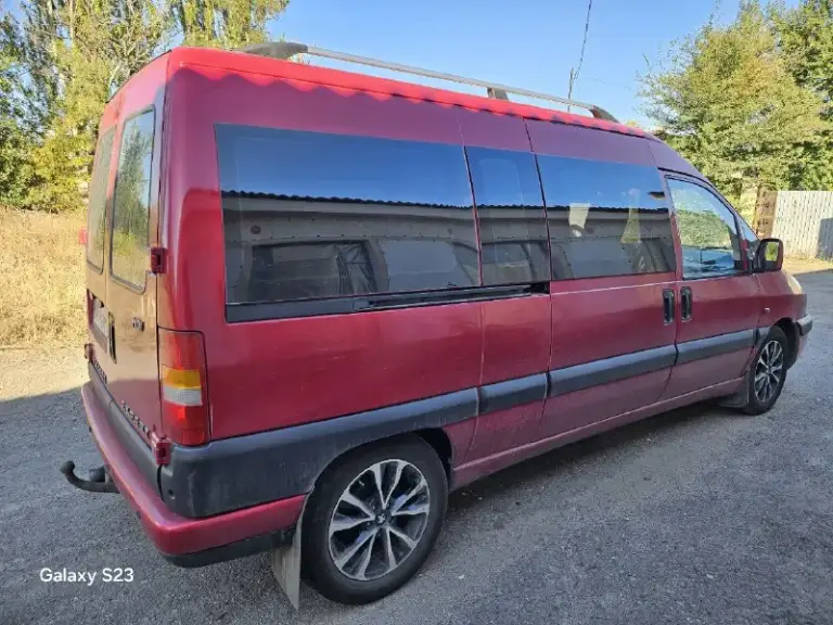 Доброго дня!
Продаю своего помощника и трудягу.
Peugeot expert, 2004г. В. , 2.0 hdi, 450к пробега. Цена - 700 000 руб.
Авто в идеальном техническом состоянии (несмотря на возраст и пробег). Кондей работает, музыка - на андроид, ходовка очень мягкая. Владею 13 лет. Использую только для дальних поездок. Из последних вложений - замена коробки (два года назад). Разумный и обоснованный торг приветствуется.
Осмотр дебальцево. : +7(949)815-61-10
Приезжайте, смотрите, не разочаруетесь.

📞 Звоните: +7(949)8156110 - фотография - 2