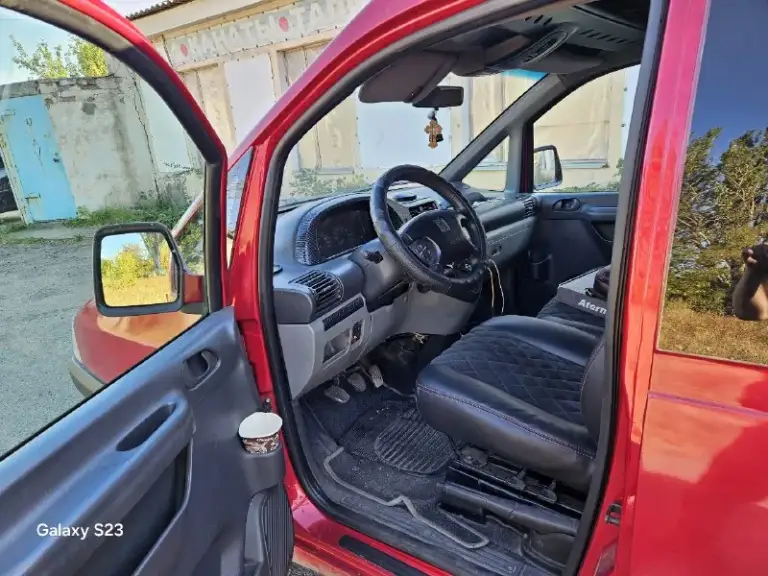 Доброго дня!
Продаю своего помощника и трудягу.
Peugeot expert, 2004г. В. , 2.0 hdi, 450к пробега. Цена - 700 000 руб.
Авто в идеальном техническом состоянии (несмотря на возраст и пробег). Кондей работает, музыка - на андроид, ходовка очень мягкая. Владею 13 лет. Использую только для дальних поездок. Из последних вложений - замена коробки (два года назад). Разумный и обоснованный торг приветствуется.
Осмотр дебальцево. : +7(949)815-61-10
Приезжайте, смотрите, не разочаруетесь.

📞 Звоните: +7(949)8156110 - фотография - 5