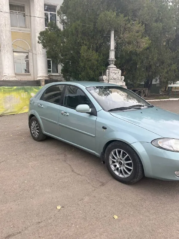 Цена 340к (торг)
Быстрым отдам сегодня за 300к ( край на отдачу)
Продажа очень срочная
Продаю лачети в кузове (продаю свою машину)хетчбэк.
Автомобиль 2005 года.  
В хорошем состоянии для своих лет. Пробег 205500км
По технике всё отлично.
Двигатель капиталка (делалось все для себя )
Ходовая часть(полностью перебранная от а до я )
И кпп полностью исправны.
Масла все поменянные
Хорошая резина (меньше сезона проездил )
Установлен руль от круза (отдал 25к )
Есть всё для комфортного использования. По кузову есть небольшие коцки(они не значительные )
Комплектация кондиционер. Гидроусилитель руля. Стеклоподъемники.
Подушки безопасности.
Салон чист.
Сидения не просижены.
Эл регулировка зеркал
В комплекте отдам зимнюю резину на штампах
Юридически кристально чиста.
Осмотр г. Докучаевск (возможен пригон)

+79498704580
+79493119278 - фотография - 2