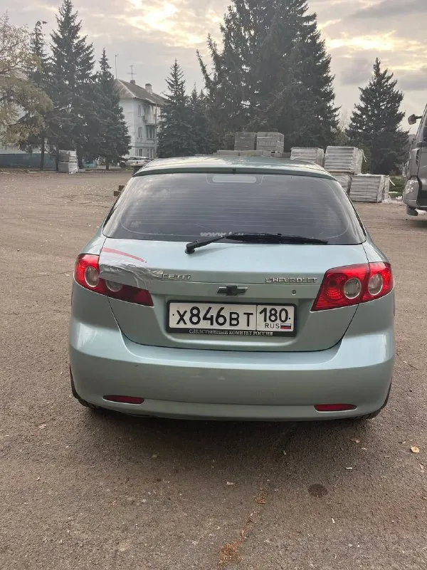 Цена 340к (торг)
Быстрым отдам сегодня за 300к ( край на отдачу)
Продажа очень срочная
Продаю лачети в кузове (продаю свою машину)хетчбэк.
Автомобиль 2005 года.  
В хорошем состоянии для своих лет. Пробег 205500км
По технике всё отлично.
Двигатель капиталка (делалось все для себя )
Ходовая часть(полностью перебранная от а до я )
И кпп полностью исправны.
Масла все поменянные
Хорошая резина (меньше сезона проездил )
Установлен руль от круза (отдал 25к )
Есть всё для комфортного использования. По кузову есть небольшие коцки(они не значительные )
Комплектация кондиционер. Гидроусилитель руля. Стеклоподъемники.
Подушки безопасности.
Салон чист.
Сидения не просижены.
Эл регулировка зеркал
В комплекте отдам зимнюю резину на штампах
Юридически кристально чиста.
Осмотр г. Докучаевск (возможен пригон)

+79498704580
+79493119278 - фотография - 3