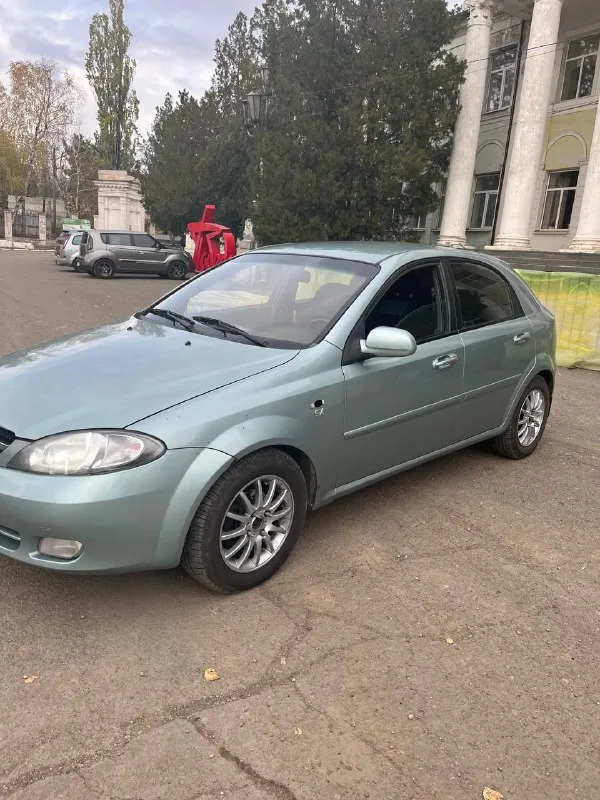 Цена 340к (торг)
Быстрым отдам сегодня за 300к ( край на отдачу)
Продажа очень срочная
Продаю лачети в кузове (продаю свою машину)хетчбэк.
Автомобиль 2005 года.  
В хорошем состоянии для своих лет. Пробег 205500км
По технике всё отлично.
Двигатель капиталка (делалось все для себя )
Ходовая часть(полностью перебранная от а до я )
И кпп полностью исправны.
Масла все поменянные
Хорошая резина (меньше сезона проездил )
Установлен руль от круза (отдал 25к )
Есть всё для комфортного использования. По кузову есть небольшие коцки(они не значительные )
Комплектация кондиционер. Гидроусилитель руля. Стеклоподъемники.
Подушки безопасности.
Салон чист.
Сидения не просижены.
Эл регулировка зеркал
В комплекте отдам зимнюю резину на штампах
Юридически кристально чиста.
Осмотр г. Докучаевск (возможен пригон)

+79498704580
+79493119278 - фотография - 5