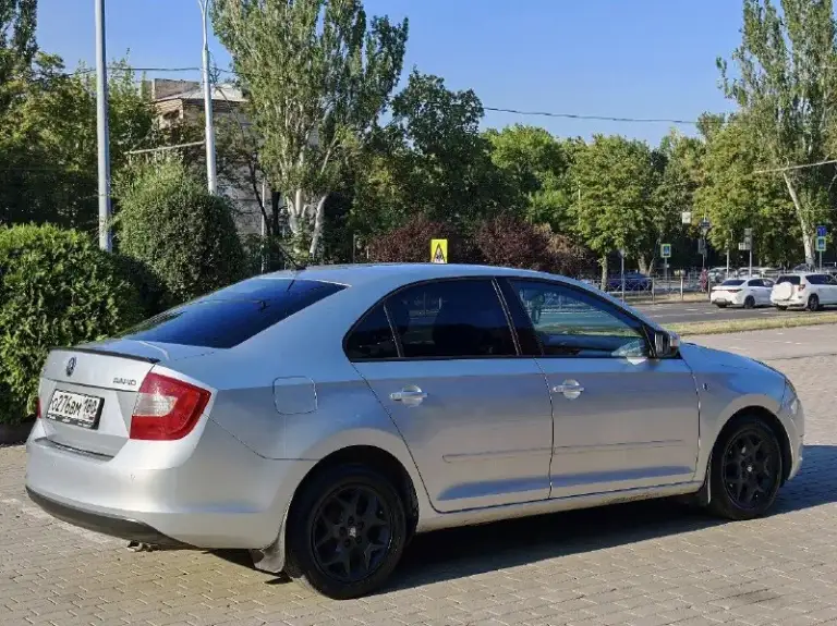 Skoda rapid 2016
1.6 Мкпп
Пробег 169 тыс. Км родной!!
Без дтп
Собственник, 2 ключа
Автомобиль а отличном состоянии - эстетическом и техническом. Салон чистый. Ремонтов и обслуживания не требует. За машиной хорошо слежу.
Хорошая комплектация:
Abs, airbags, кондиционер, подогрев сидений и зеркал, мультируль, 4 эсп, родная мультимедия с экраном, led фары и туманки, титановые диски электрозеркала, парктроник.
Донецк, 950 тыс, торг
+79493312011 - фотография - 6