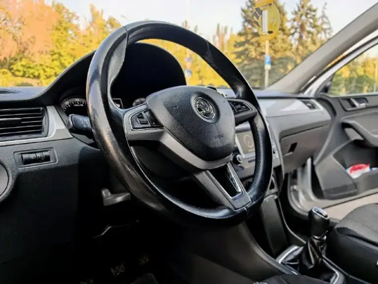 Skoda rapid 2016
1.6 Мкпп
Пробег 169 тыс. Км родной!!
Без дтп
Собственник, 2 ключа
Автомобиль а отличном состоянии - эстетическом и техническом. Салон чистый. Ремонтов и обслуживания не требует. За машиной хорошо слежу.
Хорошая комплектация:
Abs, airbags, кондиционер, подогрев сидений и зеркал, мультируль, 4 эсп, родная мультимедия с экраном, led фары и туманки, титановые диски электрозеркала, парктроник.
Донецк, 950 тыс, торг
+79493312011 - фотография - 8