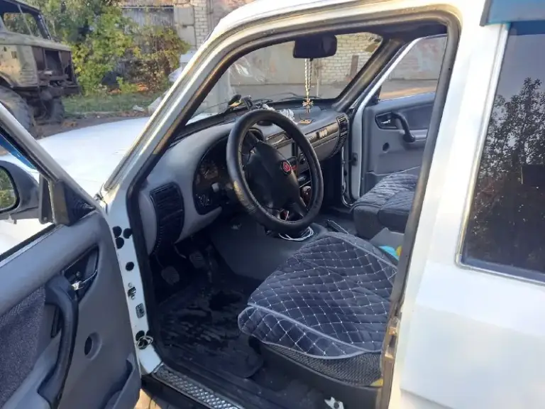 Продам газ 3110 год 2001. Пробег 213500 км. Мотор 2,5 16 кл. Кпп 5 ск. Два комплекта колёс, зимние колёса с шипами. Два комплекта ключей и сигнализация с обратной связью. Недавно поменяны все рабочие жидкости, патрубки, шланги, помпа, катушки зажигания с проводами, выхлопная, тормозные колодки с дисками, рулевые тяги и амортизаторы. Есть электро-стекло-подъёмники, обогрев стекла, регулировка поясничной поддержки и мягкий пластик на торпедо. А прямой карданный вал уменьшает количество вибраций, что придаёт больше комфорта при езде в просторном салоне автомобиля с большим багажником, а сочетание мотора с 5и скоростной кпп делает это экономнее. Цена 250000 рос. Руб. Авто в г. Шахтёрск, +7 949 377 42 18
📞 Звоните: +7(949)3774218 - фотография - 4
