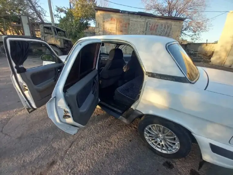Продам газ 3110 год 2001. Пробег 213500 км. Мотор 2,5 16 кл. Кпп 5 ск. Два комплекта колёс, зимние колёса с шипами. Два комплекта ключей и сигнализация с обратной связью. Недавно поменяны все рабочие жидкости, патрубки, шланги, помпа, катушки зажигания с проводами, выхлопная, тормозные колодки с дисками, рулевые тяги и амортизаторы. Есть электро-стекло-подъёмники, обогрев стекла, регулировка поясничной поддержки и мягкий пластик на торпедо. А прямой карданный вал уменьшает количество вибраций, что придаёт больше комфорта при езде в просторном салоне автомобиля с большим багажником, а сочетание мотора с 5и скоростной кпп делает это экономнее. Цена 250000 рос. Руб. Авто в г. Шахтёрск, +7 949 377 42 18
📞 Звоните: +7(949)3774218 - фотография - 5