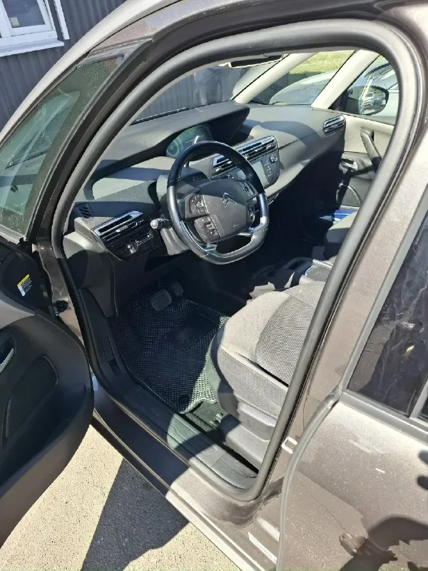Продам многофункциональный, комфортный автомобиль марки citroen с4 picasso, 2016 года выпуска, бензин, 1.6 ат, пробег 114 т. Км 7 полноценных мест, вместительный багажник. Состояние отличное, есть комплект зимней резины! Стоимость 1 450000 т. Р хороший торг!!! Звонить по телефону +7949 385 43 06
📞 Звоните: +7(949)3854306 - фотография - 2