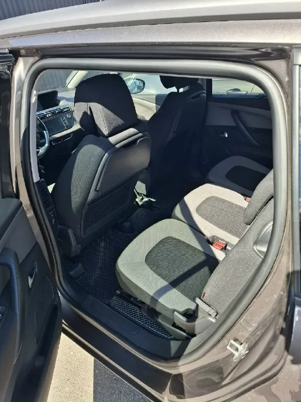 Продам многофункциональный, комфортный автомобиль марки citroen с4 picasso, 2016 года выпуска, бензин, 1.6 ат, пробег 114 т. Км 7 полноценных мест, вместительный багажник. Состояние отличное, есть комплект зимней резины! Стоимость 1 450000 т. Р хороший торг!!! Звонить по телефону +7949 385 43 06
📞 Звоните: +7(949)3854306 - фотография - 3