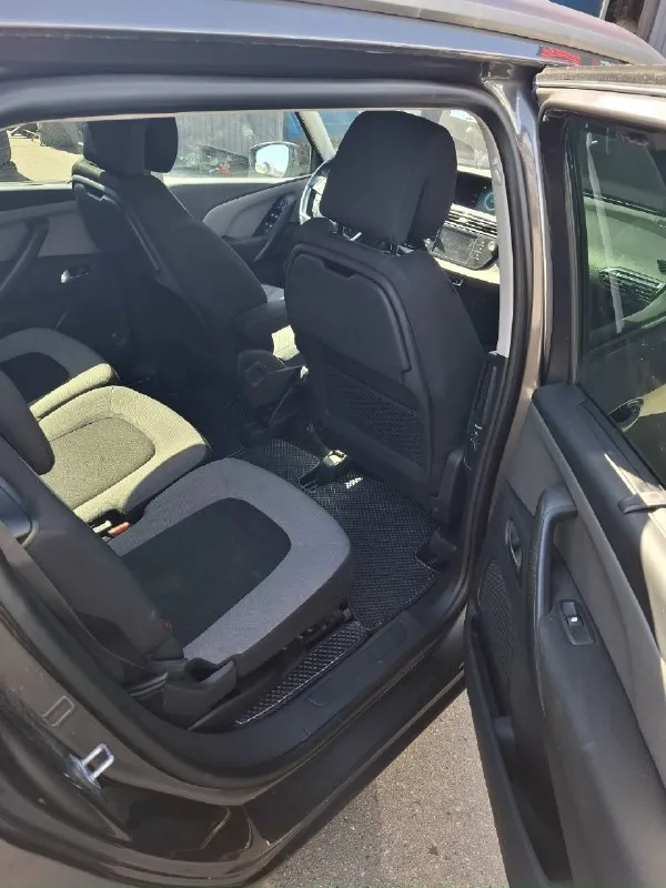 Продам многофункциональный, комфортный автомобиль марки citroen с4 picasso, 2016 года выпуска, бензин, 1.6 ат, пробег 114 т. Км 7 полноценных мест, вместительный багажник. Состояние отличное, есть комплект зимней резины! Стоимость 1 450000 т. Р хороший торг!!! Звонить по телефону +7949 385 43 06
📞 Звоните: +7(949)3854306 - фотография - 5