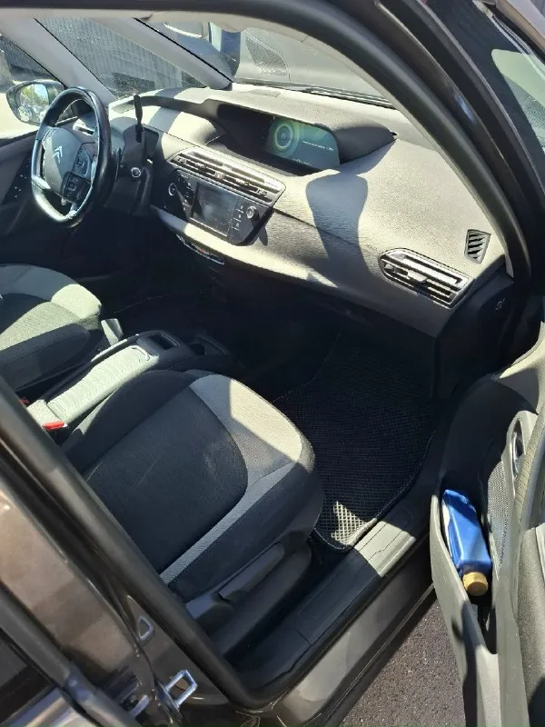 Продам многофункциональный, комфортный автомобиль марки citroen с4 picasso, 2016 года выпуска, бензин, 1.6 ат, пробег 114 т. Км 7 полноценных мест, вместительный багажник. Состояние отличное, есть комплект зимней резины! Стоимость 1 450000 т. Р хороший торг!!! Звонить по телефону +7949 385 43 06
📞 Звоните: +7(949)3854306 - фотография - 6