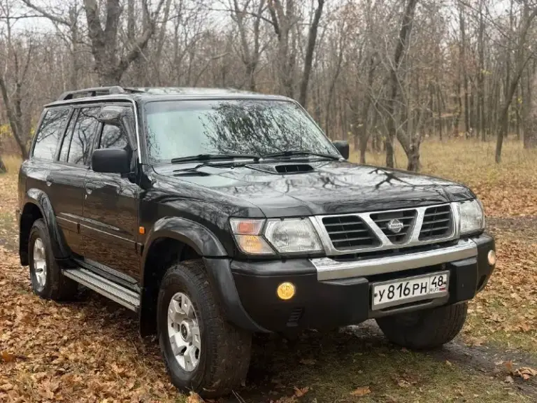 Продам легендарный nissan patrol в кузове y61. Рамный, семи местный внедорожник. В боевом состоянии, один единственный владелец 18 лет, оригинальный птс, сервисные книжки и прочие. Технически и эстетически вложений не требует.
Для тяжёлого бездорожья предусмотрены - блок. Заднего дифференциала, понижающая передача, отключение заднего стабилизатора. Вечные передние/задние неразрезные мосты. Передний мост с колесными муфтами (хабы)
Двигатель 3.0-литровый дизель, контрактный, пробег 185,400 км. Есть все бумаги, квитанции, пришёл с японии (вписан в начале этого года) чугунная грузовая мкпп (неубиваемая) тнвд заменил, ещё на гарантии, аккумулятор новый.
Кузов и рама целые, номера читаются. Стёкла заводские. Косметика была, но, большая часть в родном окрасе. В оригинальном состоянии, без тюнинга и доработок за исключением доп. Печки. Резины и дисков два комплекта, летняя / зимняя.
Цена : 1,1 млн рублей. Обмена и рассрочки нет. Территориально находится в г макеевка (центр) контакт №1 : +7(949)-453-12-33 (есть telegram) контакт №2 : +7(951)-767-97-27 (есть whatsapp) - фотография - 5