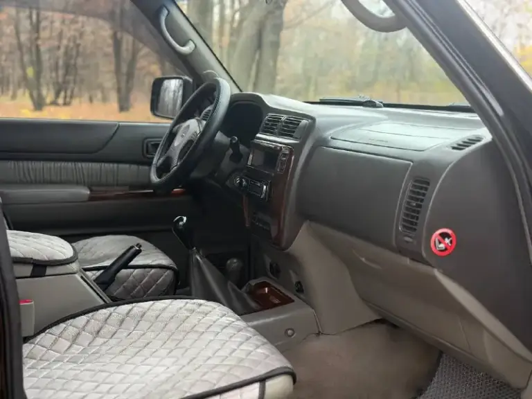 Продам легендарный nissan patrol в кузове y61. Рамный, семи местный внедорожник. В боевом состоянии, один единственный владелец 18 лет, оригинальный птс, сервисные книжки и прочие. Технически и эстетически вложений не требует.
Для тяжёлого бездорожья предусмотрены - блок. Заднего дифференциала, понижающая передача, отключение заднего стабилизатора. Вечные передние/задние неразрезные мосты. Передний мост с колесными муфтами (хабы)
Двигатель 3.0-литровый дизель, контрактный, пробег 185,400 км. Есть все бумаги, квитанции, пришёл с японии (вписан в начале этого года) чугунная грузовая мкпп (неубиваемая) тнвд заменил, ещё на гарантии, аккумулятор новый.
Кузов и рама целые, номера читаются. Стёкла заводские. Косметика была, но, большая часть в родном окрасе. В оригинальном состоянии, без тюнинга и доработок за исключением доп. Печки. Резины и дисков два комплекта, летняя / зимняя.
Цена : 1,1 млн рублей. Обмена и рассрочки нет. Территориально находится в г макеевка (центр) контакт №1 : +7(949)-453-12-33 (есть telegram) контакт №2 : +7(951)-767-97-27 (есть whatsapp) - фотография - 9