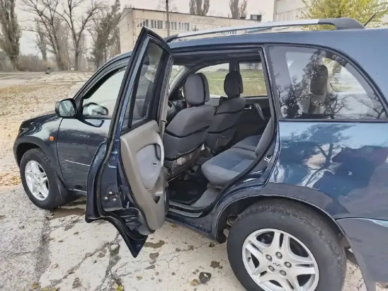 🚗 Продам автомобиль 🚗
Chery tiggo
Чери тигго
▶️ Год выпуска: 2010 г. В.
▶️ Пробег: 205.000 км.
Подтверждён автотекой!!!
▶️ Объём двигателя: 1.8 л. , 132л. С.
Расход 7.5-8.5 л.
✅ Сервисная книга!!!
      2 Ключа
ℹ️ описание:
✅ Автомобиль в очень хорошем состоянии.
✅ Двигатель, кпп на отлично!
✅ Красивый цвет
.. . I> салон чистый, ухоженный.
🔥Комплектация люкс
--Кондиционер--
• Есп 4 шт
• Эур
-Подогрев сидений
-Подогрев заднего стекла
-Подогрев зеркал
- Абс
- Люк_работает!!!!
Регулировка зеркал
Все стекла родные!!!
Лобовое родное
Без дтп!!!
Работает каждая кнопочка
Предоставляю видео обзор автомобиля по требованию!
🏛 Юридически автомобиль чист, никаких штрафов и запретов!
💰 Цена: 380.000 рублей
            Тогр на месте!!!
🏢 Осмотр: г. Амвросиевка.
По договору могу приехать к вам.
☎ Телефон для связи:    +79493843260
+79493391770
Вацап, телеграмм на номере
Звоните, пишите!!!телефон работает всегда. ..!!!!
📲 Tg: @autokey180
📞 Звоните: +7(949)3843260 - фотография - 8