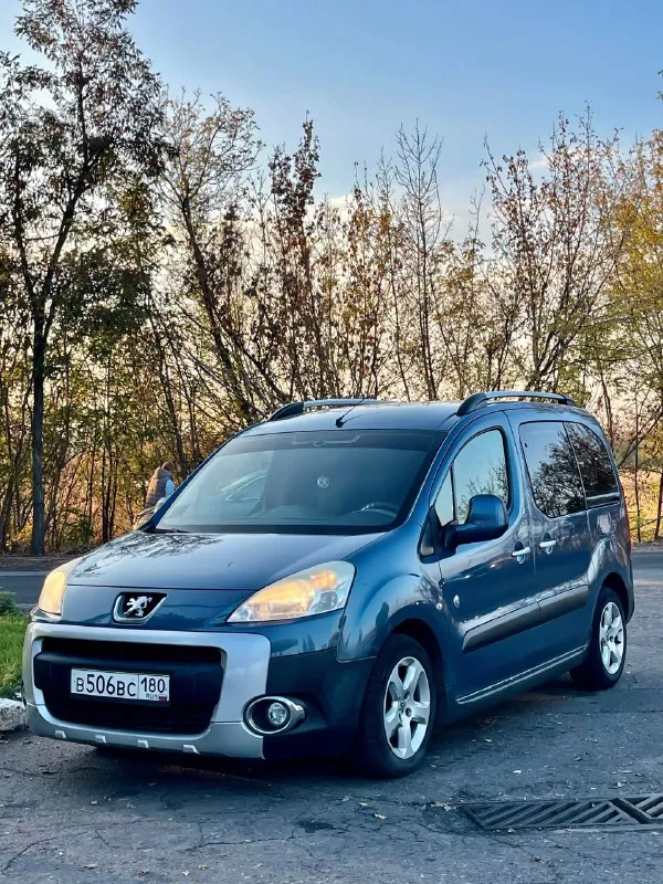 Продам peugeot partner 2011 года выпуска.
1 Хозяин, машина покупалась в автосалоне!
Цена: 665 тыс. Руб. Обсуждаемый торг!
- Оригинальный пробег: 263 тыс. Км.
- Двигатель: 1,6 л. 9he. Работает ровно.
- Трансмиссия: 5-и ступенчатая мкпп.
- Взбитая ходовая часть, обслужена.
Комплектация: кондиционер, усилитель руля, бортовой компьютер, центральный замок, обогрев заднего стекла, электропривод зеркал, abs, esp, srs & airbag.
Кузов ровный, весь в заводском окрасе! Безопасность вся на месте! Дно и пороги в нормальном состоянии, всё стёкла родные.
Любые проверки, в том числе и сто с вашей стороны приветствуются!
Контакт для связи: +7(949)424-06-64
Если не дозвонились, звоните в telegram.
Осмотр в городе донецк.
📞 Звоните: +7(949)4240664 - фотография - 1