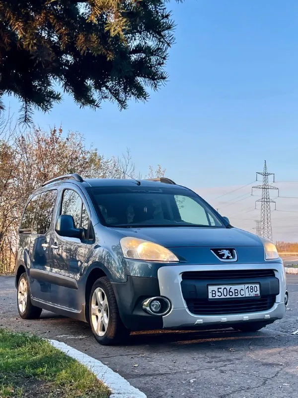 Продам peugeot partner 2011 года выпуска.
1 Хозяин, машина покупалась в автосалоне!
Цена: 665 тыс. Руб. Обсуждаемый торг!
- Оригинальный пробег: 263 тыс. Км.
- Двигатель: 1,6 л. 9he. Работает ровно.
- Трансмиссия: 5-и ступенчатая мкпп.
- Взбитая ходовая часть, обслужена.
Комплектация: кондиционер, усилитель руля, бортовой компьютер, центральный замок, обогрев заднего стекла, электропривод зеркал, abs, esp, srs & airbag.
Кузов ровный, весь в заводском окрасе! Безопасность вся на месте! Дно и пороги в нормальном состоянии, всё стёкла родные.
Любые проверки, в том числе и сто с вашей стороны приветствуются!
Контакт для связи: +7(949)424-06-64
Если не дозвонились, звоните в telegram.
Осмотр в городе донецк.
📞 Звоните: +7(949)4240664 - фотография - 3