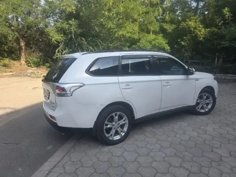 Продам!
Мицубиси аутлендер, 2.4 cvt, 2013г. Бензин. Установлено гбо на 70л. Полный привод. Пробег 154тыс. Один хозяин с автосалона. Регистрация 180 регион.
- Двигатель обработан "нано протэк"
- Капот оборудован гидростойками + освещение подкапотного пространства
- Диодные фары дальнего света
- Основные туманки диод-линза + доп. Туманки диодные
- Мощные электро сигналы + воздушные дудки
- Камера заднего вида + парктроник перед+зад
- Видеорегистратор трехзонный- перед, зад, салон
- Установлен планшет с навигатором вместо штатной магнитолы
- В багажнике доп. Гнездо прикуривателя + освещение
- Кузов - обработка скрытых плоскостей + арки - пушечным салом
Осмотр г. Донецк. Киевский район.
Цена 1500000р
Тел. : +79493060077 - фотография - 4